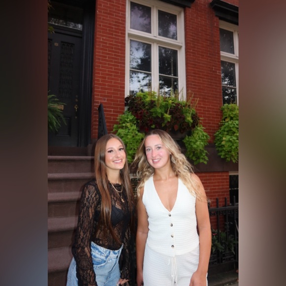 Thanks for stopping by my closet 😍❤️ - Picture 8 of 14